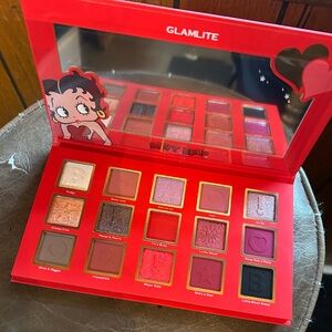 Betty Boop Bold Red & Pink Eyeshadow Palette
